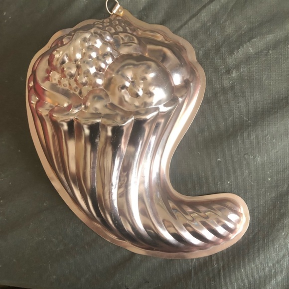 Vintage copper coloured Cornucopia jello mold- shabby chic decor- collectible - Picture 1 of 8